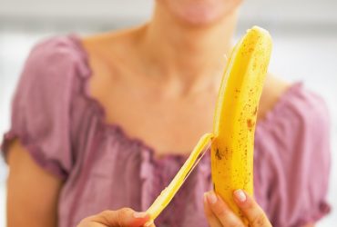 Как правильно чистить банан