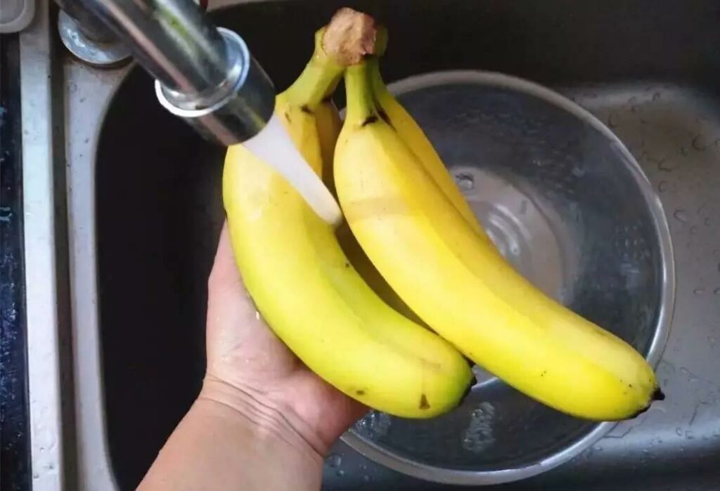 Мытье бананов